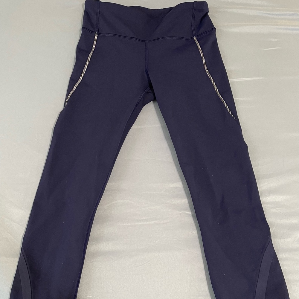 Lulu lemon lululemon Navy cropped leggings size 2 with back zip pocket